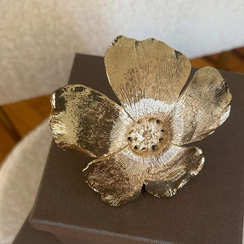 Olivia Riegel Gold Flower Ring Holder with Crystals - Picture 2 of 4